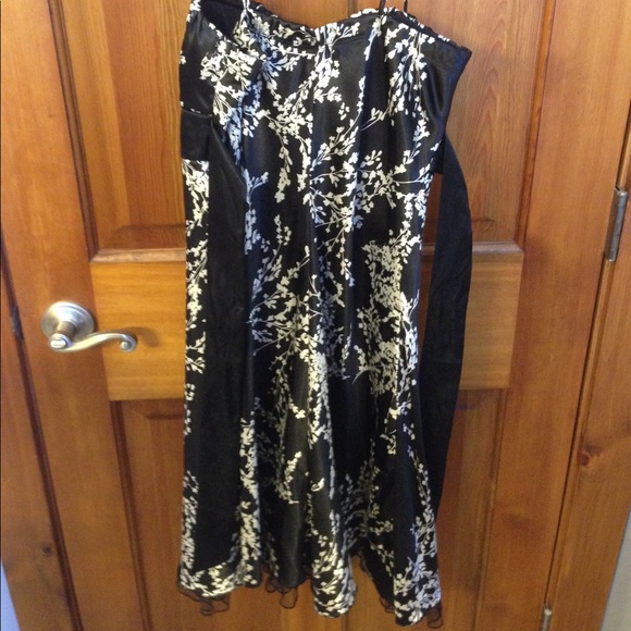 Black and white silk dress - Picture 2 of 3